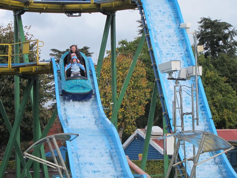 Log Flume ล่องแก่งผจญภัย