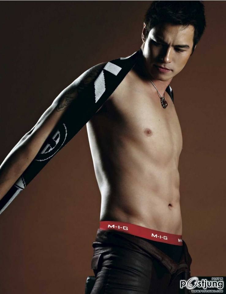 ปีเตอร์ คอร์ป ไดเรนดัล @ ATTITUDE vol.3 no.33 November 2013