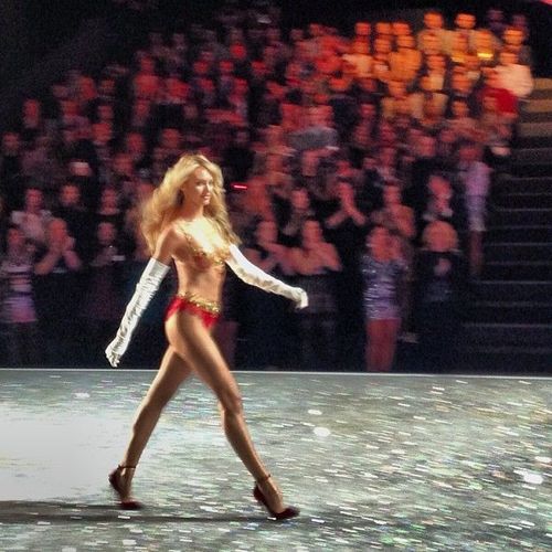 candice swanepoel  on VSFS runway 2013