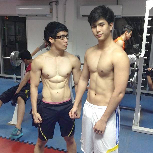 ผู้ชายสองคนี้ชื่ออะไรคะ ชอบจัง