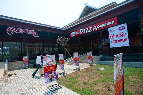 ร้านพิซซ่าในประเทศลาว