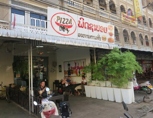 ร้านพิซซ่าในประเทศลาว
