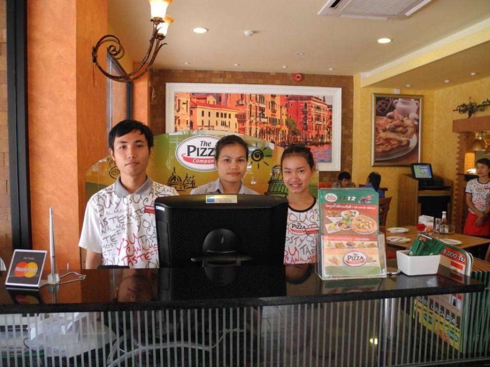 ร้านพิซซ่าในประเทศลาว