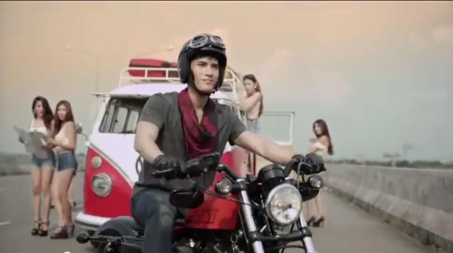 หนุ่มในโฆษณานี้โคตรหล่อ