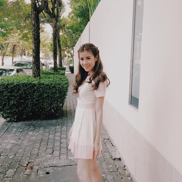 แฟชั่นการแต่งตัวน่ารักๆของ เอสเธอร์ สุปรีย์ลีลา