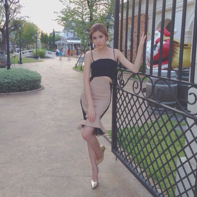 แฟชั่นการแต่งตัวน่ารักๆของ เอสเธอร์ สุปรีย์ลีลา