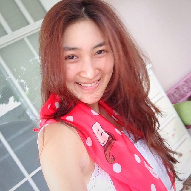แพนเค้ก เขมนิจ  ในลุคส์ใสๆไม่แต่งหน้า