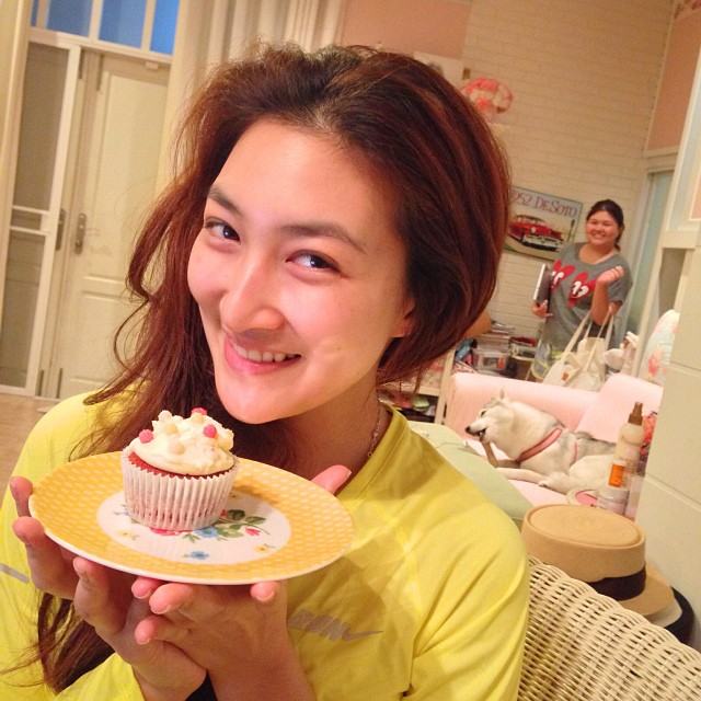 แพนเค้ก เขมนิจ  ในลุคส์ใสๆไม่แต่งหน้า