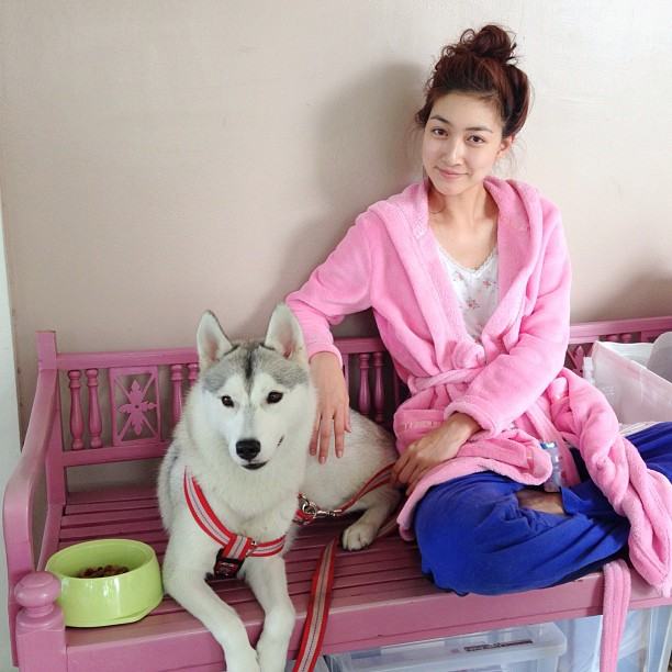 แพนเค้ก เขมนิจ  ในลุคส์ใสๆไม่แต่งหน้า