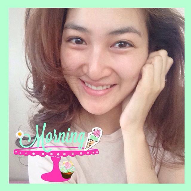 แพนเค้ก เขมนิจ  ในลุคส์ใสๆไม่แต่งหน้า