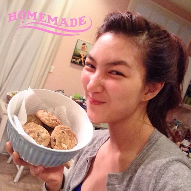 แพนเค้ก เขมนิจ  ในลุคส์ใสๆไม่แต่งหน้า