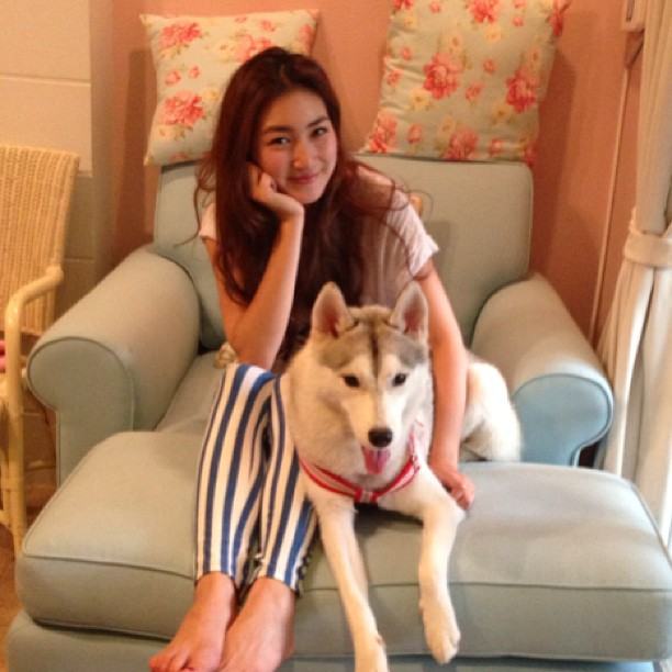แพนเค้ก เขมนิจ  ในลุคส์ใสๆไม่แต่งหน้า