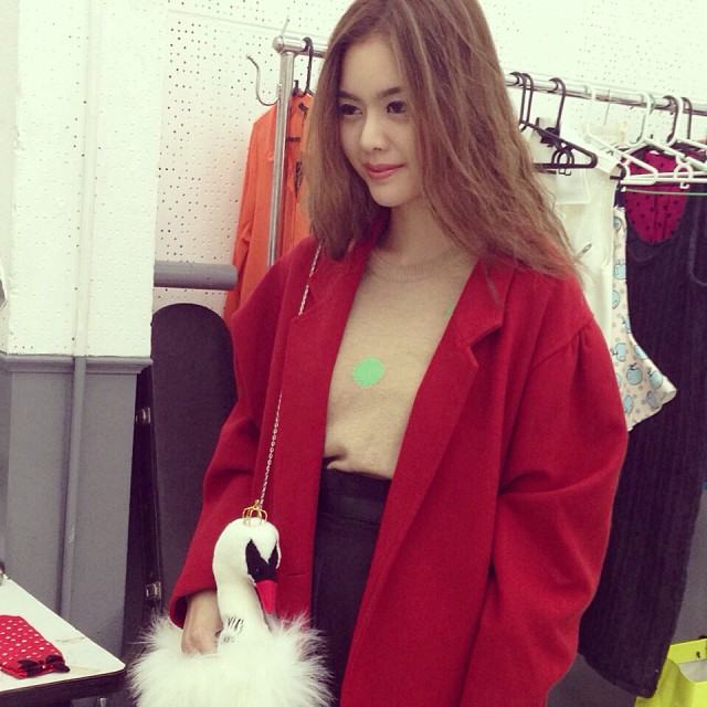 ไอซ์ ปรีชญา  ขาว หุ่นดี