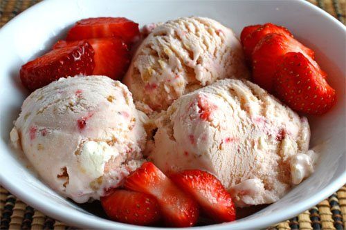 ไอศครีมสตรอเบอรี่แสนหวาน