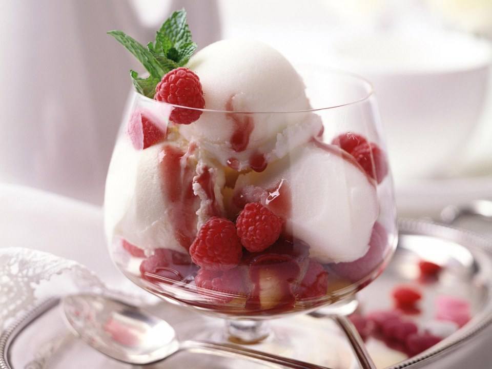 ไอศครีมสตรอเบอรี่แสนหวาน