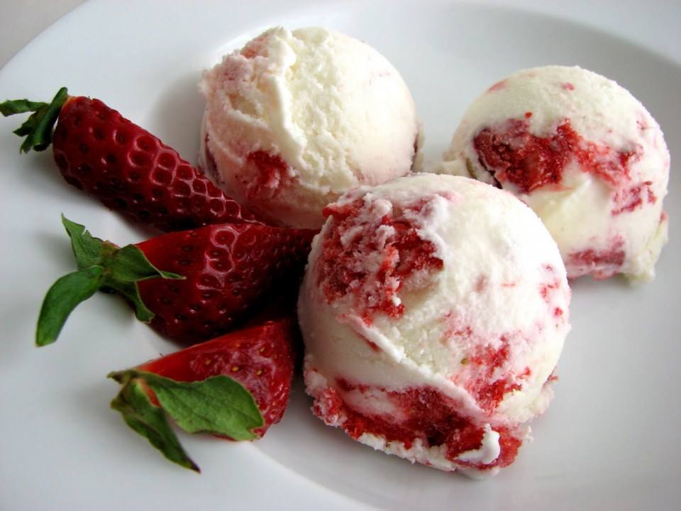ไอศครีมสตรอเบอรี่แสนหวาน