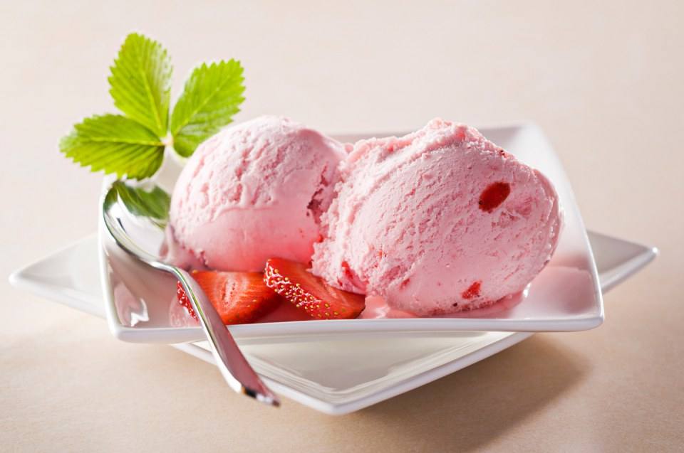 ไอศครีมสตรอเบอรี่แสนหวาน