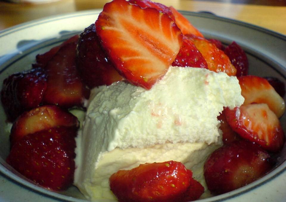 ไอศครีมสตรอเบอรี่แสนหวาน