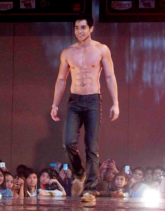 รวมหนุ่มๆ เปลือย (อก) ค่ะ