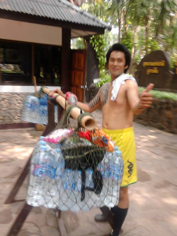 ลูกหาบชาย ที่อุทยานแห่งชาติภูกระดึง