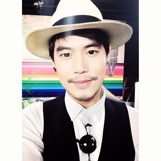 'ดีเจอ๋อง' ใกล้จะแกรนด์โอเพนนิ่งว่าเป็นชาวสีม่วงตามแบบรุ่นพี่อย่าง'เบน ชลาทิศ'และ'ออฟ ปองศักดิ์