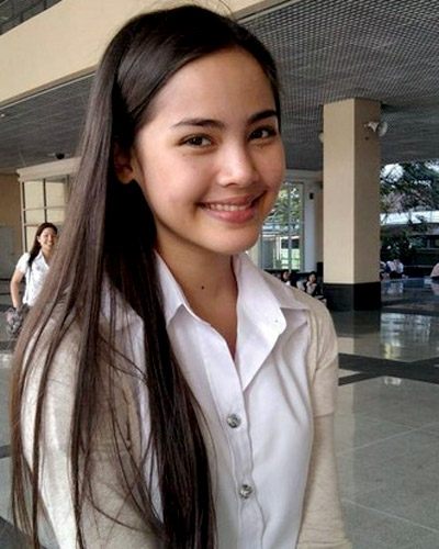 ญาญ่า อุรัสยา ดาวรุ่งหญิงเพียงคนเดียวที่ได้เรียนคณะอักษร จุฬาภาคอินเตอร์มหาวิทยาลัยที่ดีที่สุดของไทย