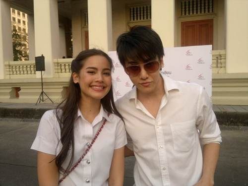 ญาญ่า อุรัสยา ดาวรุ่งหญิงเพียงคนเดียวที่ได้เรียนคณะอักษร จุฬาภาคอินเตอร์มหาวิทยาลัยที่ดีที่สุดของไทย