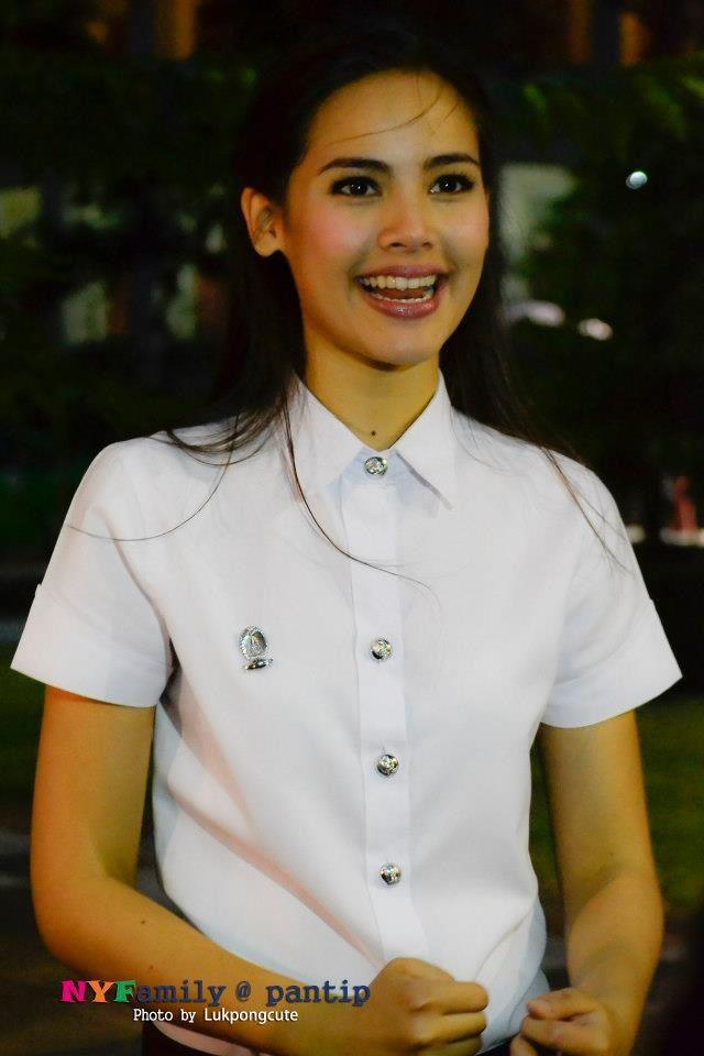 ญาญ่า อุรัสยา กำลังศึกษาอยู่คณะอักษรศาสตร์ภาคอินเตอร์ จุฬาลงกรณ์มหาวิทยาลัย มหาลัยอันดับหนึ่งของไทย