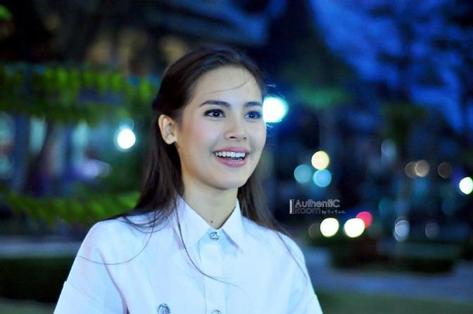 ญาญ่า อุรัสยา กำลังศึกษาอยู่คณะอักษรศาสตร์ภาคอินเตอร์ จุฬาลงกรณ์มหาวิทยาลัย มหาลัยอันดับหนึ่งของไทย