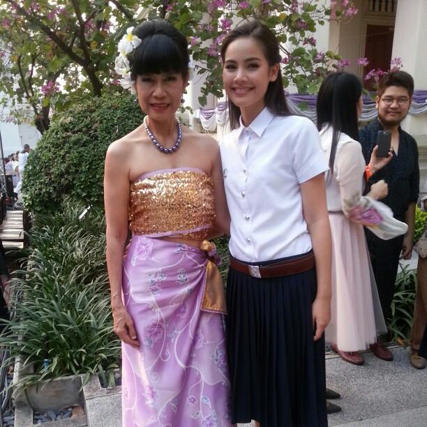 ญาญ่า อุรัสยา กำลังศึกษาอยู่คณะอักษรศาสตร์ภาคอินเตอร์ จุฬาลงกรณ์มหาวิทยาลัย มหาลัยอันดับหนึ่งของไทย