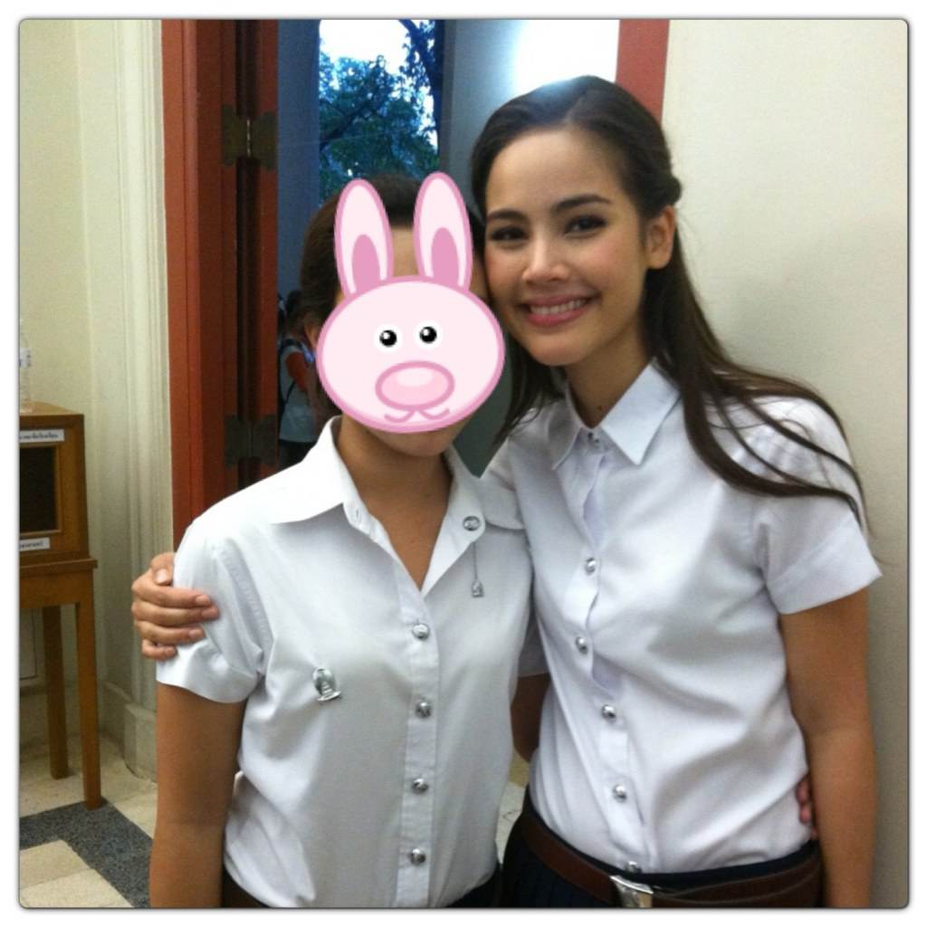 ญาญ่า อุรัสยา กำลังศึกษาอยู่คณะอักษรศาสตร์ภาคอินเตอร์ จุฬาลงกรณ์มหาวิทยาลัย มหาลัยอันดับหนึ่งของไทย