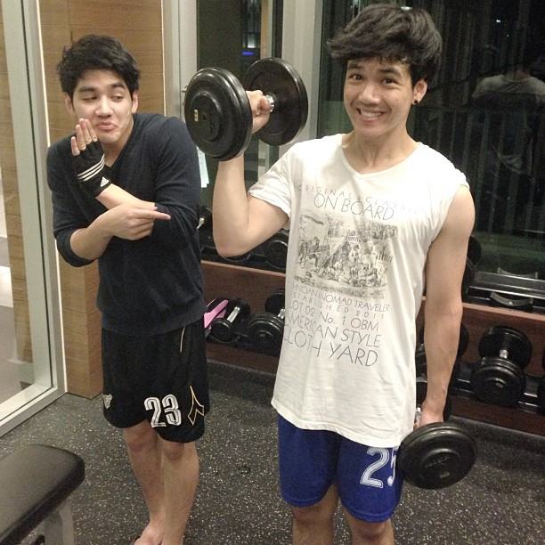 Nikky- เป้าฟู อกแน่น อุต๊ะ
