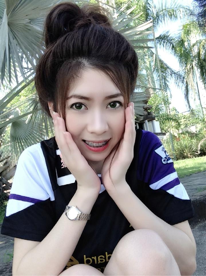 สาวน้อยชุดฟุตบอล