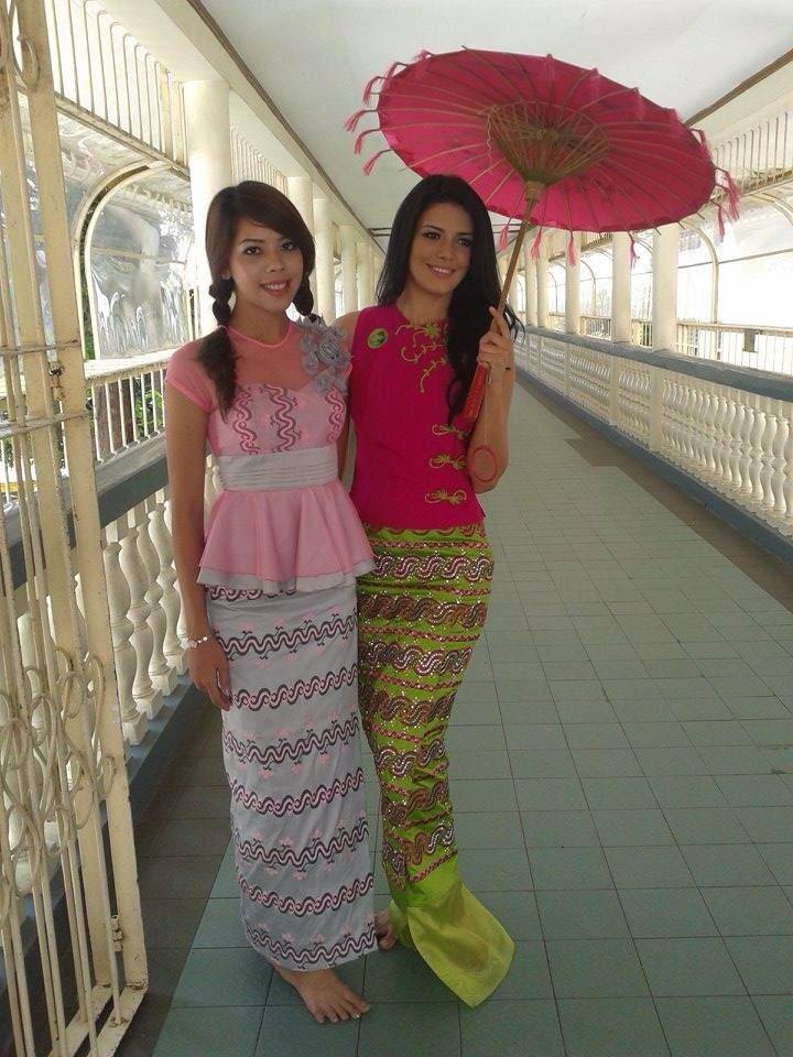 Miss Grand International 2013 and Miss Grand Myanmar 2013 Visit Shwedagon Pagoda in Myanmar