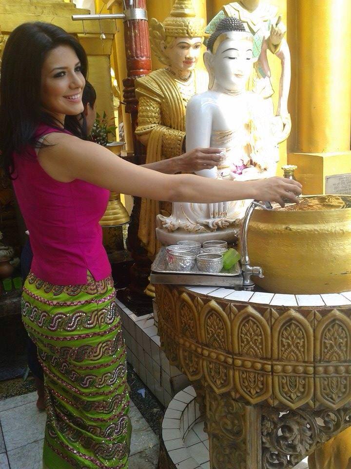 Miss Grand International 2013 and Miss Grand Myanmar 2013 Visit Shwedagon Pagoda in Myanmar