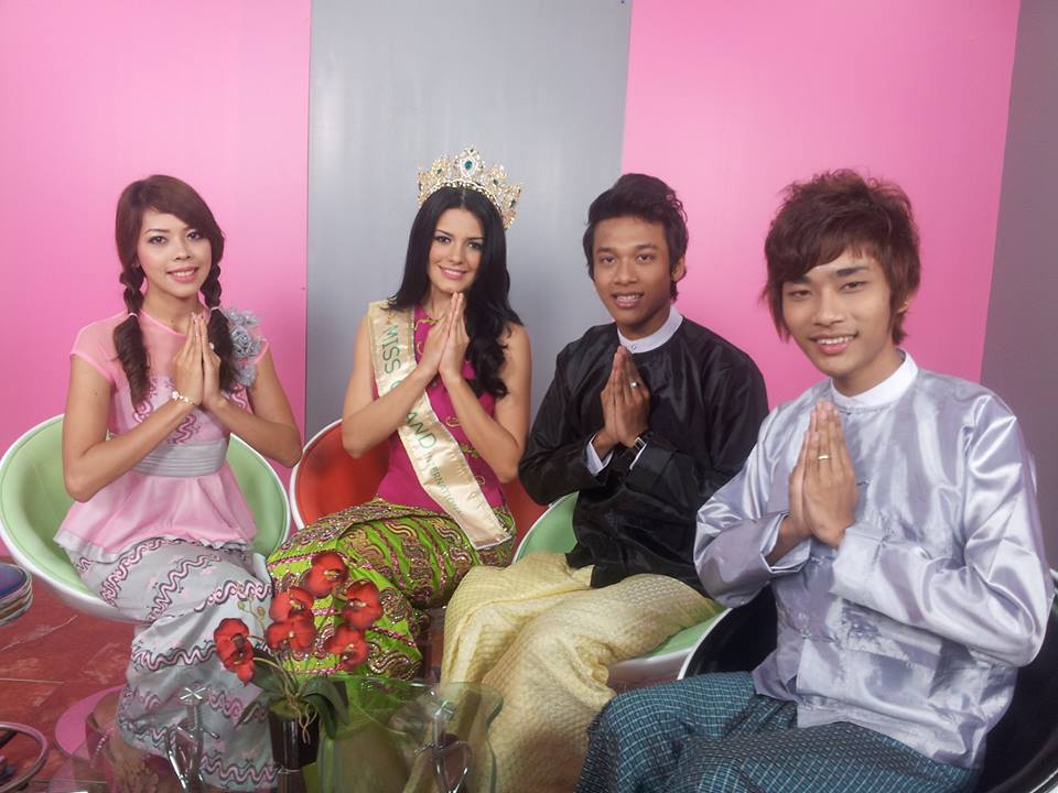 Miss Grand International 2013 and Miss Grand Myanmar 2013 Visit Shwedagon Pagoda in Myanmar