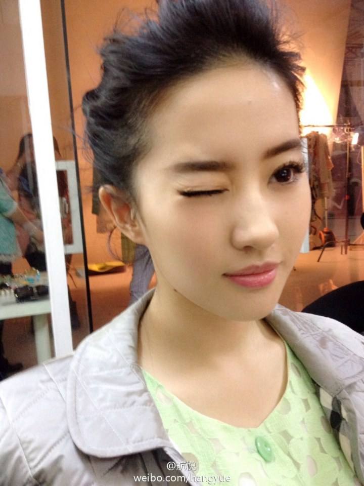 หลิวอี้เฟย น่ารักอะ อิอิ