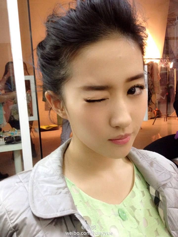 หลิวอี้เฟย น่ารักอะ อิอิ