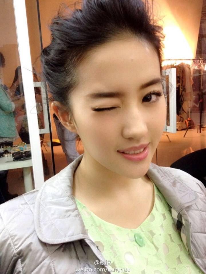 หลิวอี้เฟย น่ารักอะ อิอิ
