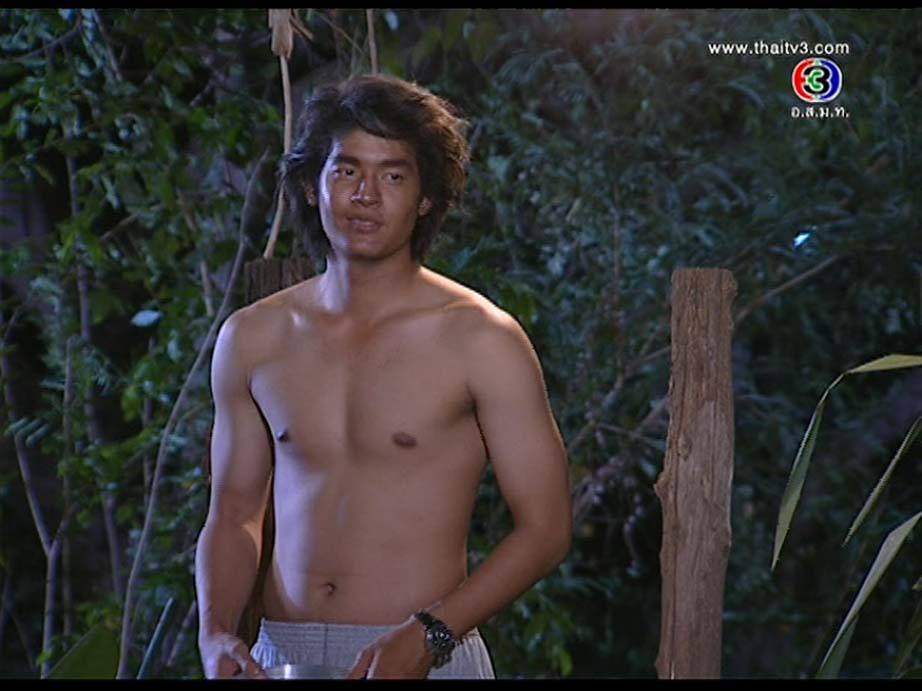 พระเอกละคร ใต้ร่มใบภักดิ์