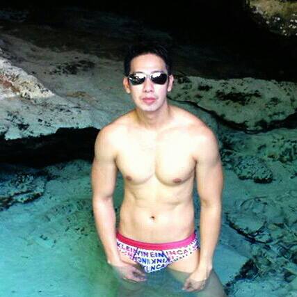 หนุ่มล่ำปินอย