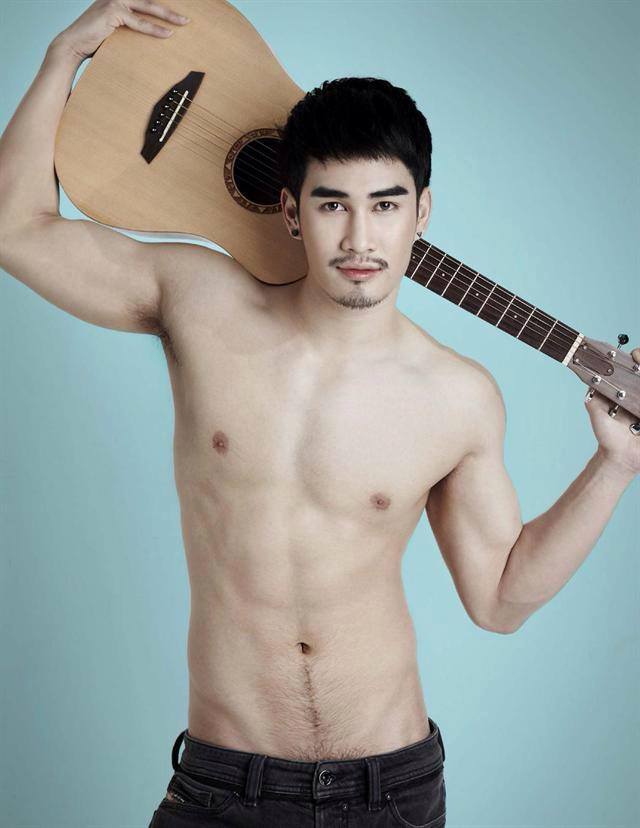 ไปดีดกีต้าร์กัล