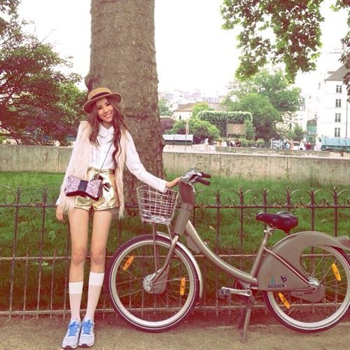 เอสเธอร์  สวย น่ารัก ขาว ขายาว