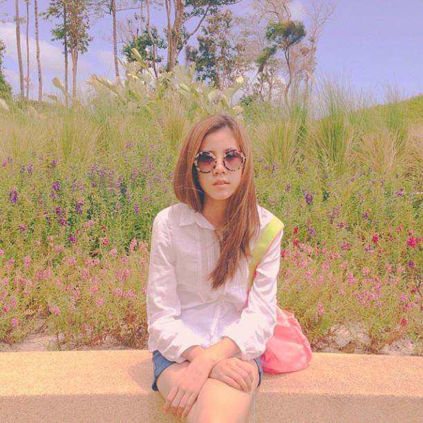 เอสเธอร์  สวย น่ารัก ขาว ขายาว