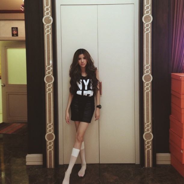 เอสเธอร์  สวย น่ารัก ขาว ขายาว