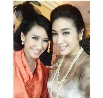 รุ่นใหญ่บรวงสรวง " คือหัตถาครองภิภพ "