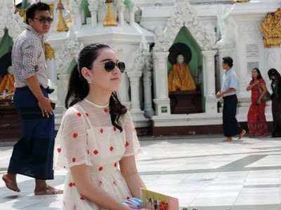 ใหม่ ดาวิกา บนเว็บที่พม่า