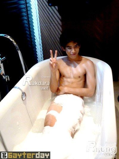พอร์ช ศรันย์ แก้ผ้าลงอ่างอาบน้ำ