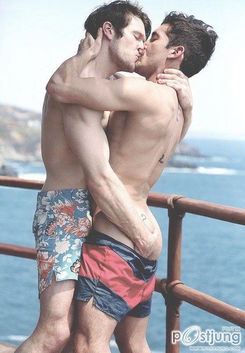 kiss kiss love love