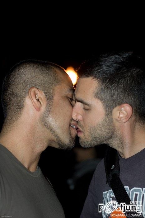 kiss kiss love love